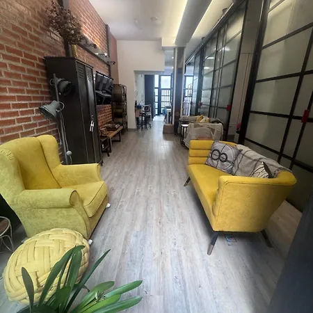Large Modern Industrial Loft Close To Beaches