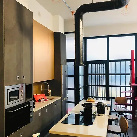 شقة Large Modern Industrial Loft Close To Beaches آكورونيا