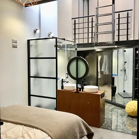 Large Modern Industrial Loft Close To Beaches شقة *