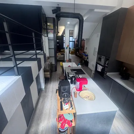 Large Modern Industrial Loft Close To Beaches شقة