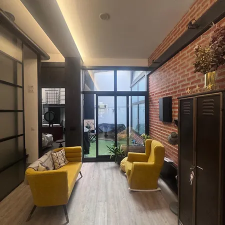 Large Modern Industrial Loft Close To Beaches شقة *