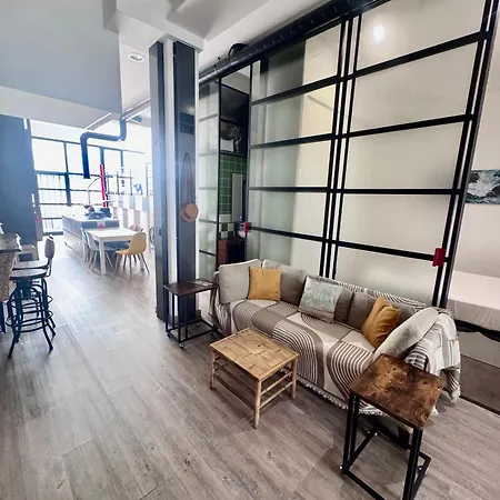 Large Modern Industrial Loft Close To Beaches