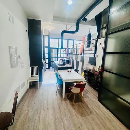 Large Modern Industrial Loft Close To Beaches
