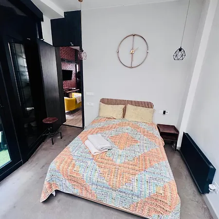 Large Modern Industrial Loft Close To Beaches *