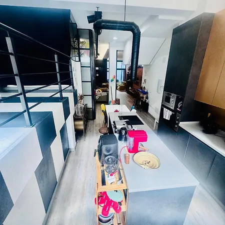 Daire Large Modern Industrial Loft Close To Beaches